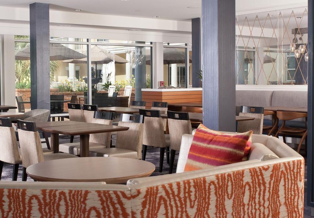 Courtyard Charleston Waterfront Hotel Buitenkant foto
