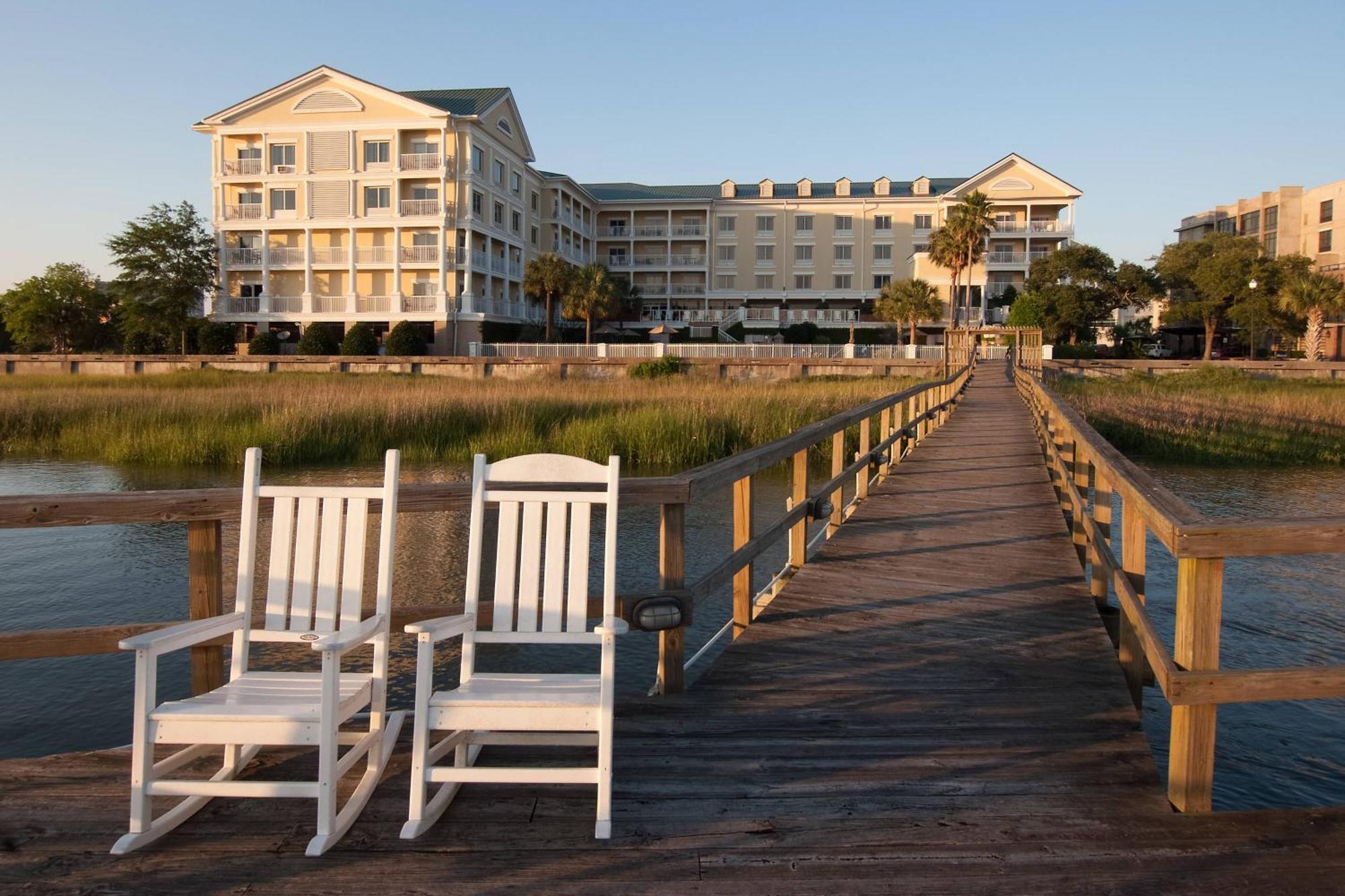 Courtyard Charleston Waterfront Hotel Buitenkant foto